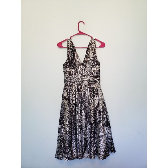 White House Black Market Womens Sz 2 Cocktail Dress Sleeveless V Neck Gray Mini - Picture 2 of 5